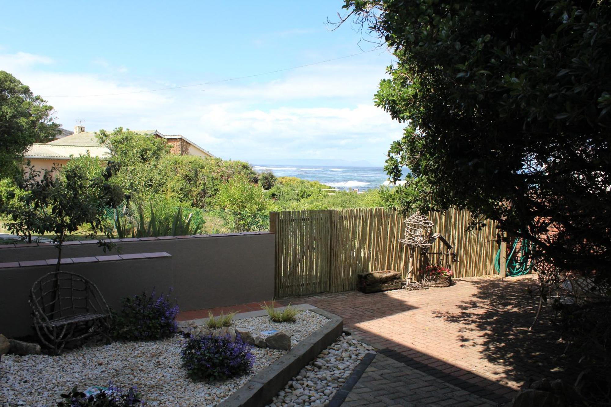 Strandloper Apartments Hermanus Room photo