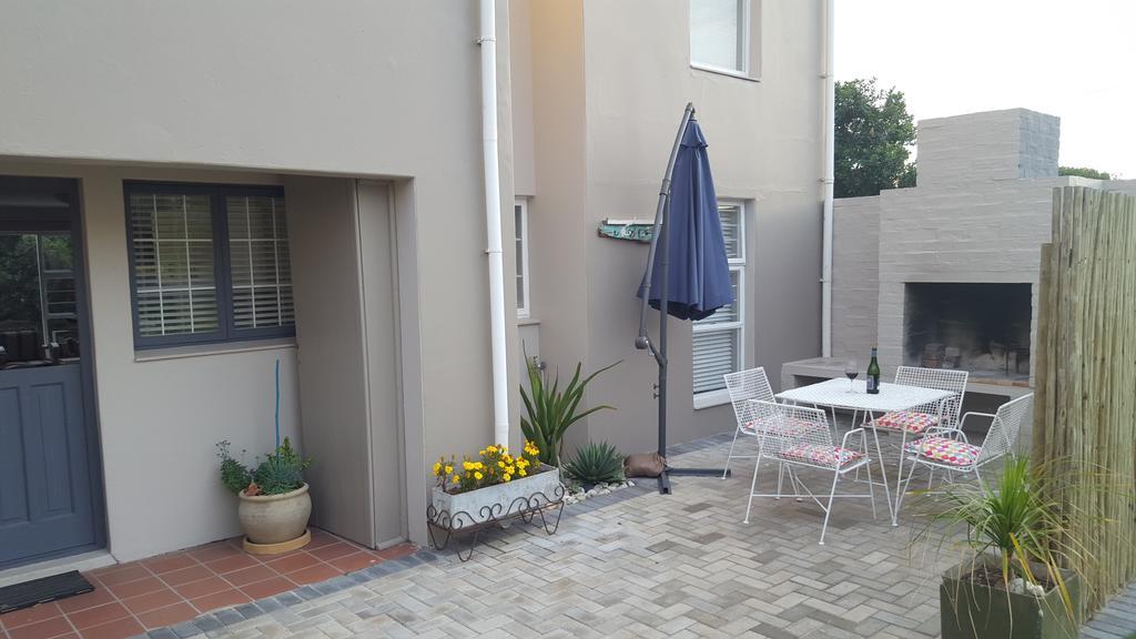 Strandloper Apartments Hermanus Exterior photo