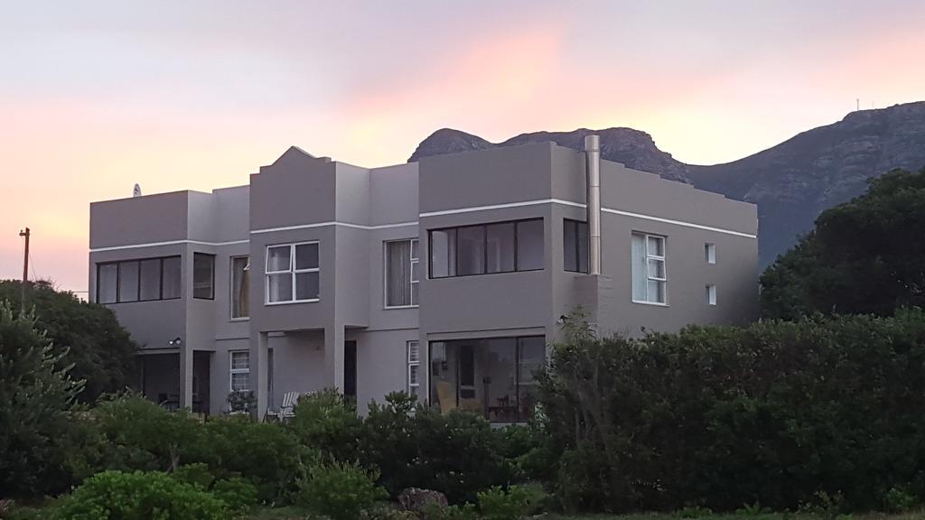 Strandloper Apartments Hermanus Exterior photo