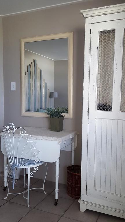 Strandloper Apartments Hermanus Exterior photo