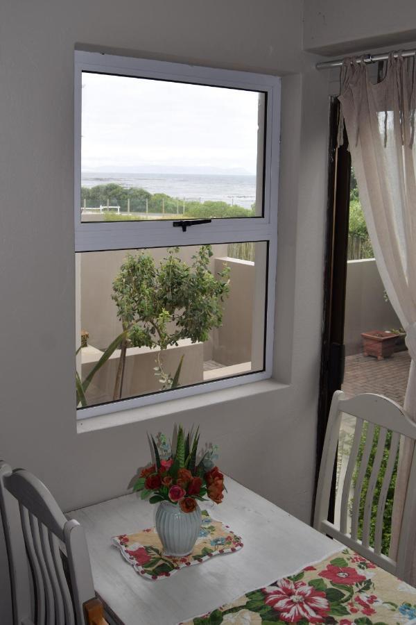 Strandloper Apartments Hermanus Exterior photo